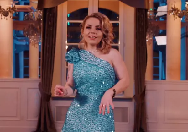 Folk Lady zrywa ze schematem - Jej najnowszy teledysk to miłosna opowieść, która poruszy Twoje serce! Tylko u nas przedpremiera