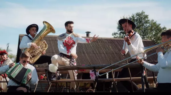 Capitan Folk zaatakował branżę disco polo premierą pt. „Mało, mało„! Folkowy klimat zagwarantuje mu wielki sukces? 