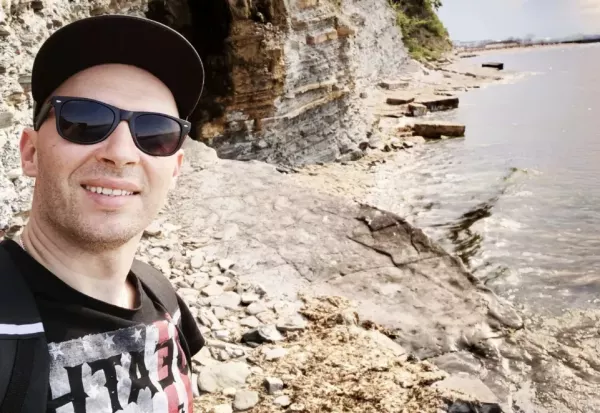 Znany wokalista disco polo zamieszkał w Bułgarii! Co z jego dalszą karierą?! Mamy komentarz gwiazdy! Fani w szoku! 