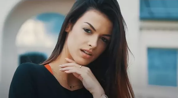 Gesek zaskakuje! Retro wersja „Daj mi swoje usta” zachwyca fanów disco polo
