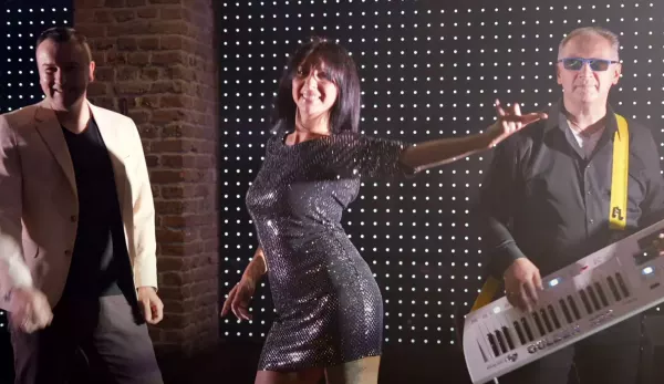 Gorąca premiera disco polo: Golden Mix – „Chcę tylko z Tobą być„ podbija serca fanów!

