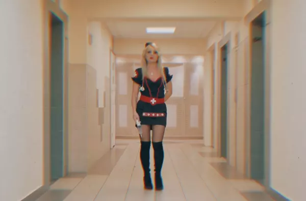 Gorąca premiera: Karolciaa i jej nowość pt. „Pielęgniareczka„! 