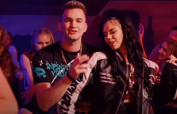 Gorąca premiera: Raider z utworem „Natural”! Teledysk, który zachwyca nowoczesnością

