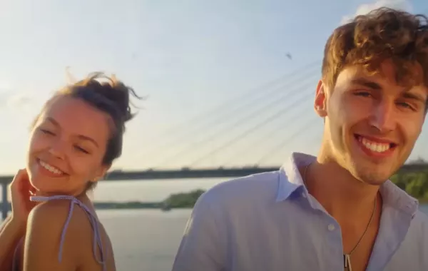Gwiazdy disco polo o marzeniach i tęsknocie! Grupa Amora nowością „Przeszłość„ podbije rynek muzyczny w Polsce?