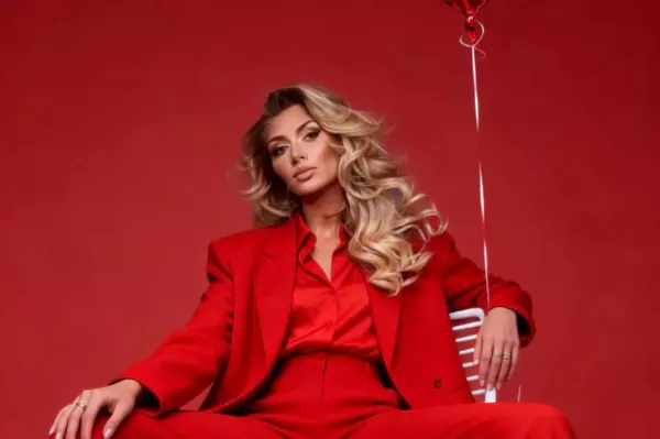 Gwiazda disco polo Małgorzata Główka w czerwonym garniturze na walentynki. Wygląda obłędnie! 