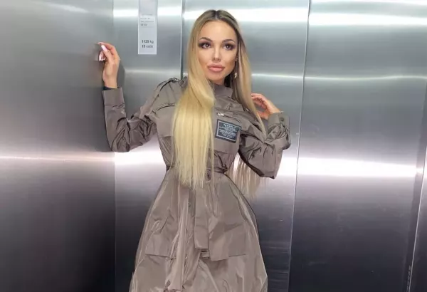 Wokalistka disco polo w zmysłowej sesji prosto z łóżka. Szlafrok zsunął się odrobinę za mocno!