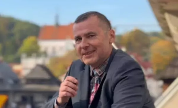Gwiazda Paranienormalnych w klipie MIG! Michał Paszczyk zagrał główną rolę w „Ja pierwszy”