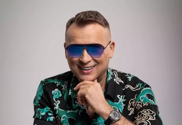 Gwiazdor disco polo pokazał swój dom! Jest skromnie i pięknie?! Jego wnętrze zaskakuje!