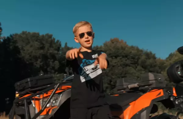 „HATERS GONNA HATE” Bartka BGK podbija internet – ponad pół miliona odsłon w kilka dni