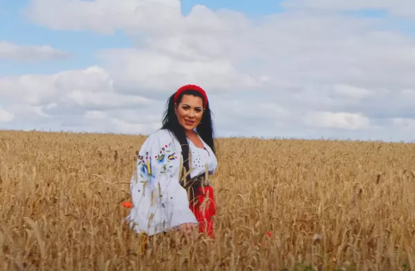 „Ja chcę hektara” szturmem podbija sieć! Kaszubska Influencerka staje się gwiazdą lata 2025