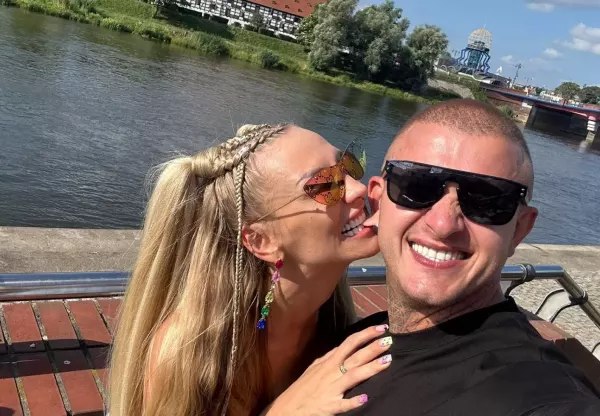 Joanna Narożna pokazała bardzo dużo! Głęboki dekolt w letniej stylizacji rozpalił fanów