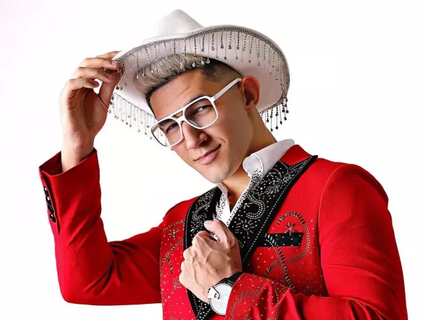 Kim jest gwiazdor disco polo?! Kamil Kossakowski - Ile ma lat, czy ma żonę, dzieci, skąd pochodzi! Najważniejsze informacje o DiscoBoys