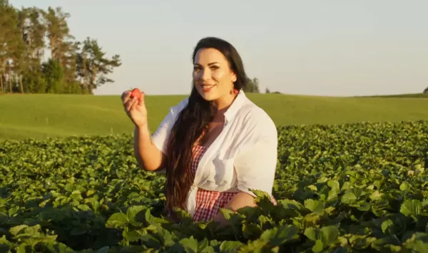 Kaszubska Influencerka prezentuje „Truskawkową Panią”. Folkowa premiera z humorem i lokalnym smakiem