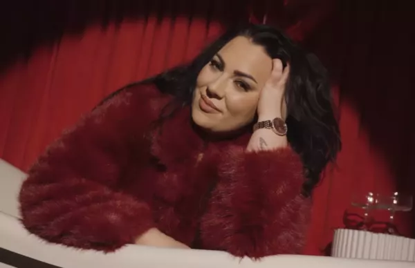 Kaszubska Influencerka z premierą „Do samego końca”. Nowa piosenka Karoliny Stankowskiej