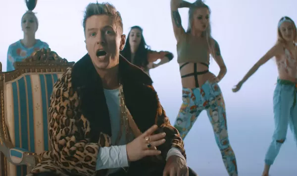 „Kici kici miał„ wraca w nowej odsłonie: Odświeżony hit disco polo z roku 2016!

