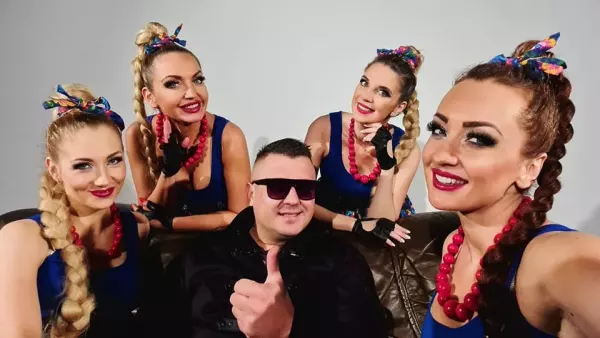 „Kieliszki do Góry„ - Weselny Hit z Magik Band! Posłuchajcie na żywo!

