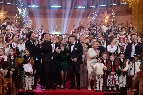 Kolędowanie z Polsatem i gwiazdami disco polo „Zajaśniała gwiozdecka nad Tatrami„ | VIDEO