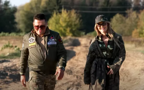 Kordian szykuje dla Blondi wojskowe szkolenie! Nowy odcinek „Disco Weekend z Blondi“ w piątek w Polo TV