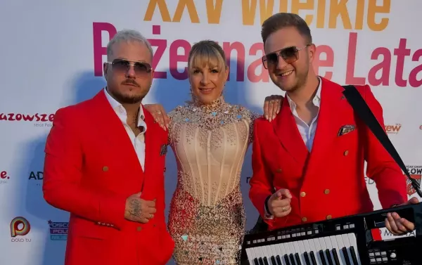 Krótka sukienka i widoczny stanik! Magda Narożna w zmysłowej stylizacji na Pożegnaniu lata w Iłowie