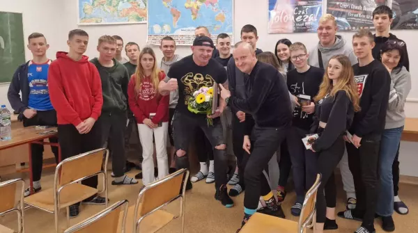 Krystian Pudzianowski: Inspiracja i wsparcie dla młodzieży - spotkanie gwiazdy disco polo z wychowankami Młodzieżowego Ośrodka Wychowawczego