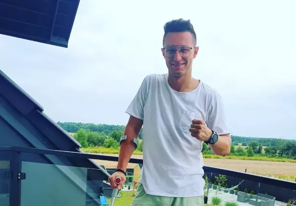 Kuba Urbański - Playboys przekazał wieści o stanie swojego zdrowia po bardzo groźnym wypadku! Fani disco polo wstrzymali oddech! 