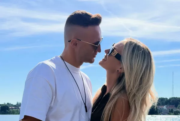 Kuba Urbański (Playboys) i Ewelina Urbańska obchodzą 11. rocznicę ślubu! Lider Playboys przeprosił żonę „za wiele”