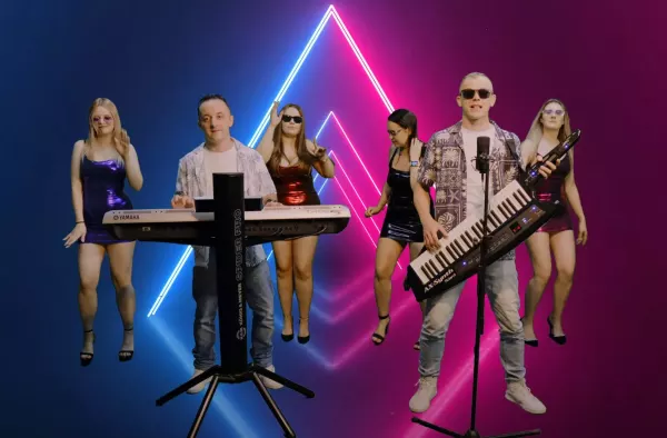Lares zaskakuje nowością „Królowa Disco”. Wokalista nawiązuje do złotych lat klasycznego disco polo