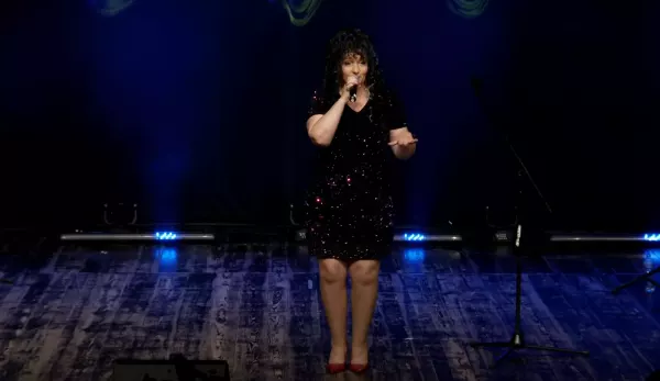 Pamiętacie tą gwiazdę?! Legenda lat 90. powraca! Zespół Venus i ich hit „Wciąż mi powtarzasz„ na żywo w telewizji! 