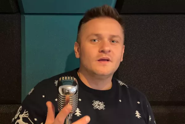 „Lekcja miłości” w nowym wydaniu – Arek Kopaczewski sięgnął po znany przebój disco polo