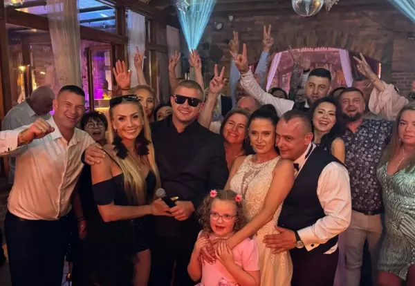 Lepiej niż Lady Pank? ”Zawsze tam gdzie Ty” w wersji Dawida Narożnego? Goście wesela nie mogli uwierzyć co usłyszeli!