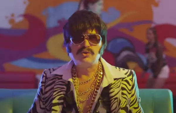 „Lubię gdy tańczysz disco„ niezwykła premiera gwiazdora disco polo! Bobi zaskoczył wszystkich i nawiązał do lat ”70! Pokona tym konkurencję?