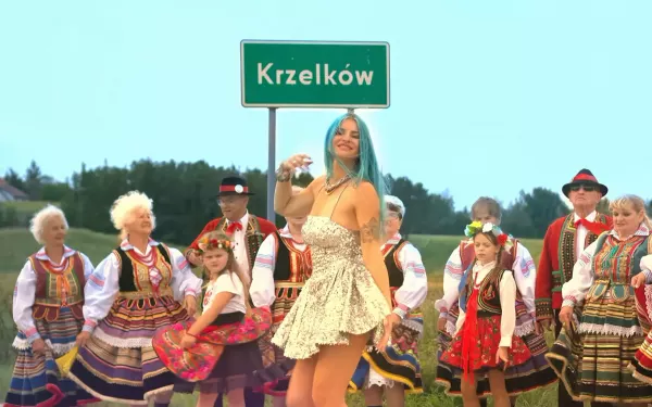 Ludowa pieśń hitem sieci. Agbe ma już milion odsłon klipu „Szła dzieweczka”