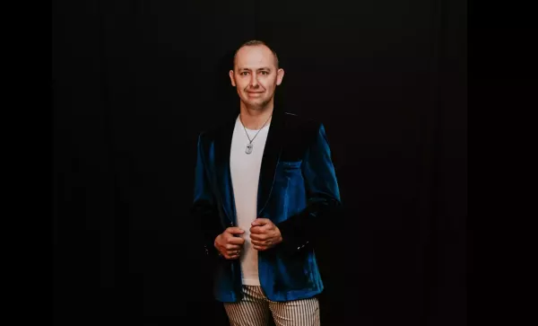 Łukasz Kocyła wraca w wielkim stylu! New Fire szykuje nowość ”Kochana powiedz” – internauci już oszaleli