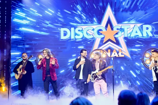 Łukasz Paczkowski i Imperium z „Wirują światła” w finale Disco Star 2026 | VIDEO