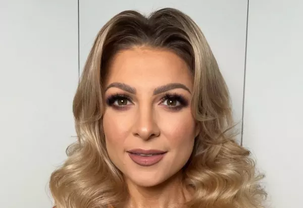 Magdalena Narożna bez makijażu - tak naprawdę wygląda liderka zespołu Piękni i Młodzi