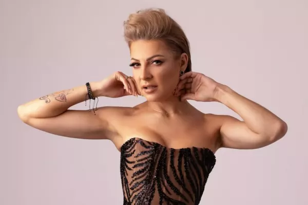 Magdalena Narożna w ogromnych tarapatach! Nie może śpiewać hitów „Pięknych i Młodych”? Oświadczenie Krzysztofa Boguckiego