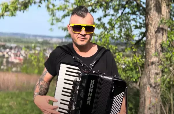 Wyjątkowe życzenia dla Zbigniewa Stonogi od Łukasza Mikulskiego Magik Band z okazji 30-lecia małżeństwa! | VIDEO