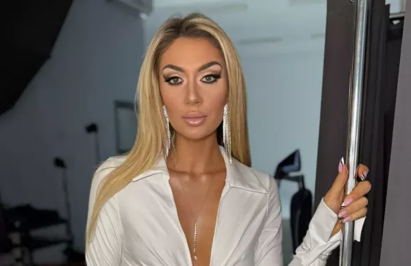 Małgosia CamaSutra kusi w bieli!