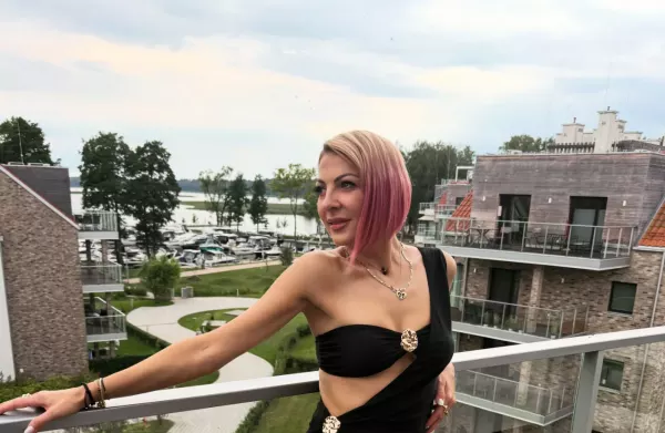 „Mam ciary" wyznała Magda Narożna. Wokalistka Pięknych i Młodych z nowością!