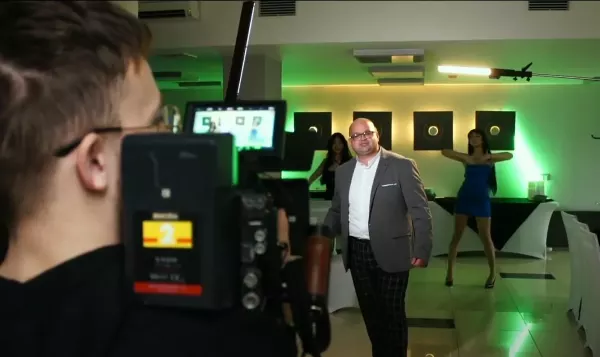 Marcin Kotecki - „Kochaj Mocno„: emocjonalna podróż artysty! Zobaczcie making of