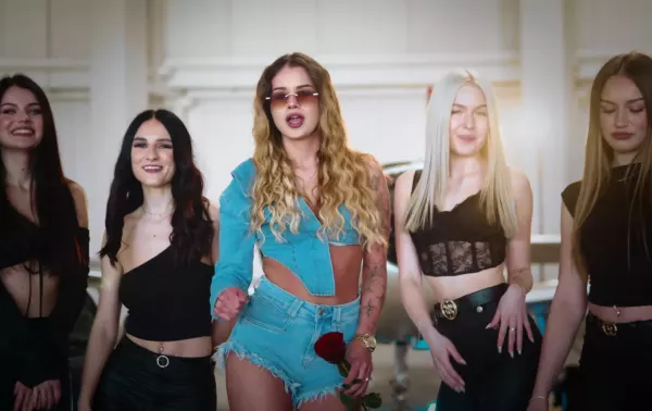 Marlena Sieniawska z utworem ”Pinacolada” zaskakuje debiutem! Nowa gwiazda latino wchodzi na scenę z przytupem