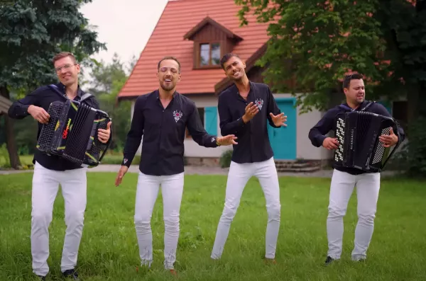 MarsaAlam i ich „Raz się żyje” wywołało burzę komentarzy
