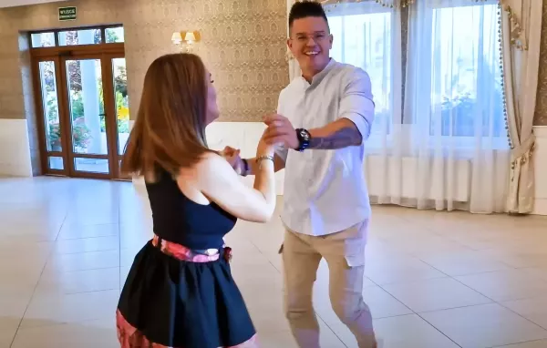 Massive z nowym hitem „Zakochajmy się„! Ten taniec pokochała cała Polska! Zobaczcie premierę

