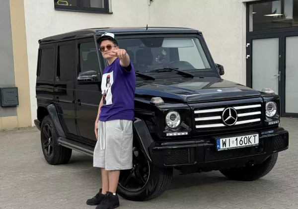 MAXone ma 21 lat i jeździ Mercedesem klasy G. Tyle kosztuje fura młodej gwiazdy disco polo