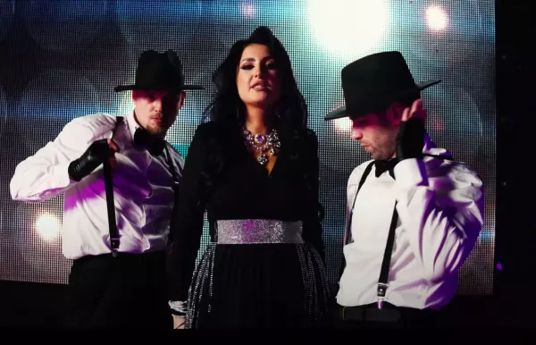 MEGA PREMIERA: Bikiny zadebiutowała na scenie disco polo. Utwór ”AGD” to propozycja z mocnym klubowym pazurem

