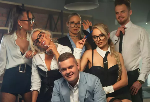 MEGA PREMIERA Zespół To jest To z nowym przebojem ”Śpiewaj i tańcz”! Tego nikt się nie spodziewał – mocne przesłanie i emocje