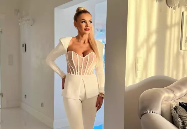 Monika Chwajoł olśniewa na otwarciu luksusowego salonu Porsche! Zobacz, jak wyglądała na tym wyjątkowym evencie!

