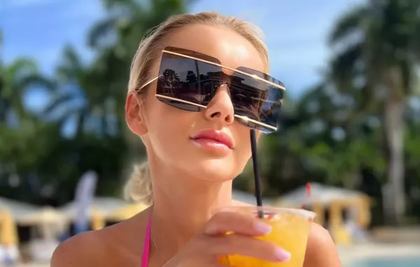 Monika Chwajoł w skąpym bikini rozgrzewa sieć! Zobacz, jak gwiazda disco polo kusi OGROMNYM dekoltem! | ZDJĘCIA