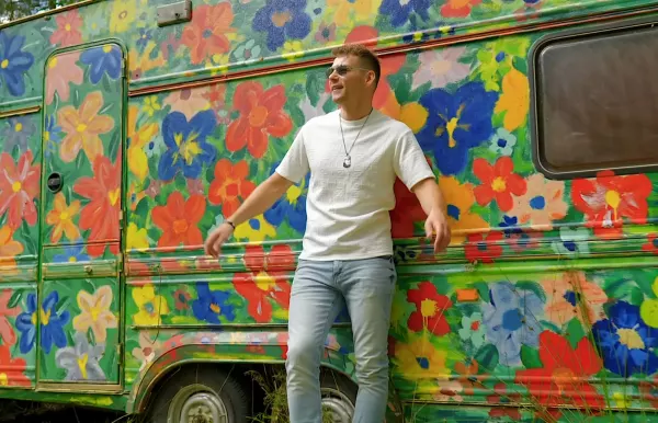 „Mówiłem Ci C’est la vie” Jacka Dworakowskiego rośnie w siłę