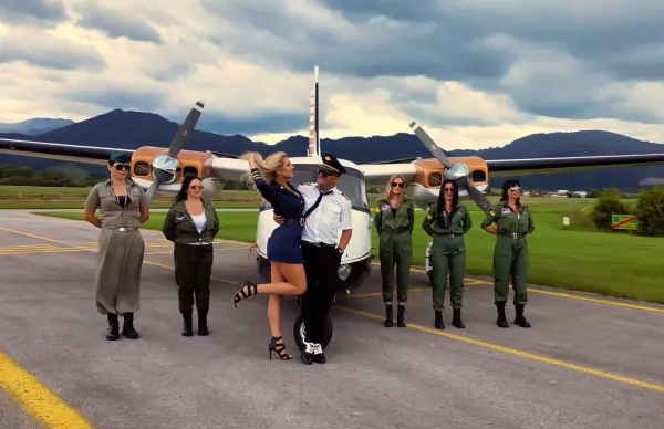 Mundur, stewardessy i Kordian za sterami. „Leć po marzenia" to najgorętsza premiera disco polo tego lata